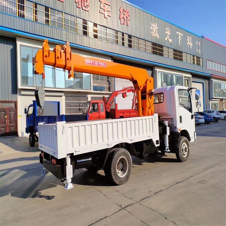 大连市三轮随车吊定制 农用改装机自备吊中瑞长期出售